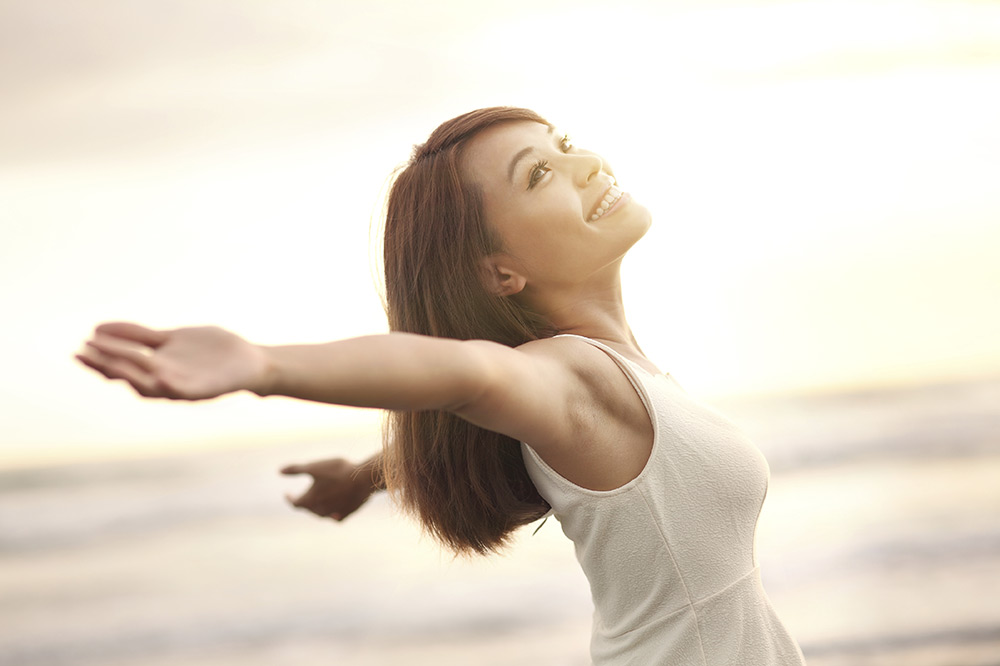 smile-free-and-happy-woman